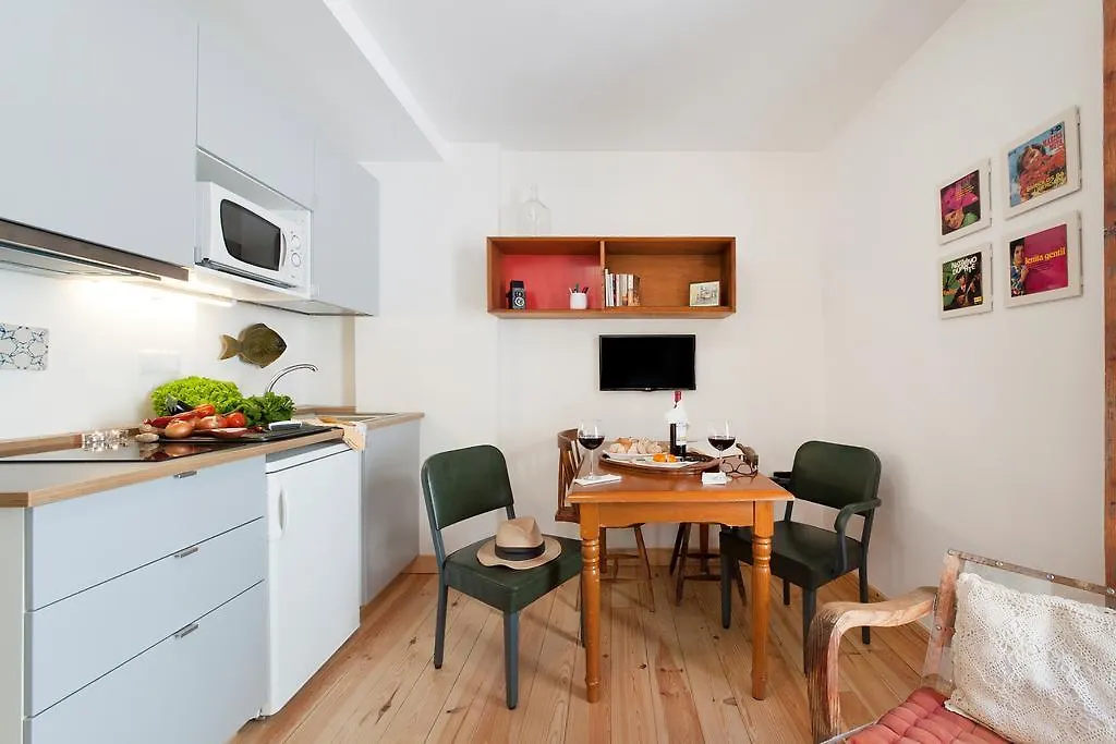Apartments In Historical Lisbon 0*,